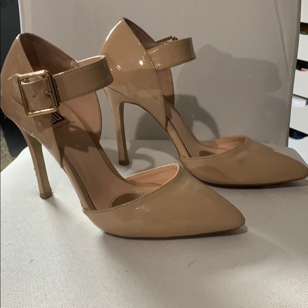 Signature Nude Patent Leather Heel, Size 6.5